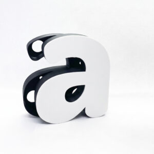 Letras Blanco y Negro para Atornillar en Exteriores