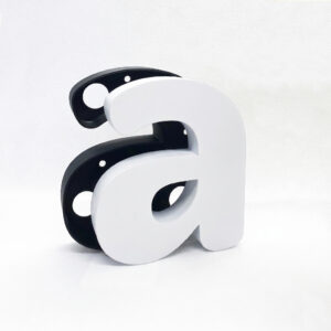 Letras Blanco y Negro con Contorno para Atornillar en Exteriores